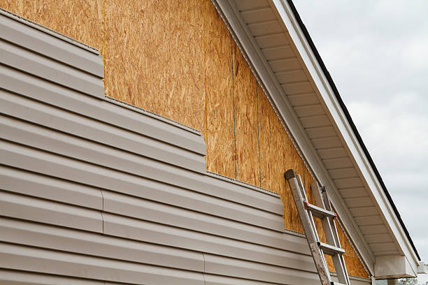 Professional Siding Inspection technician working in Stafford, OR